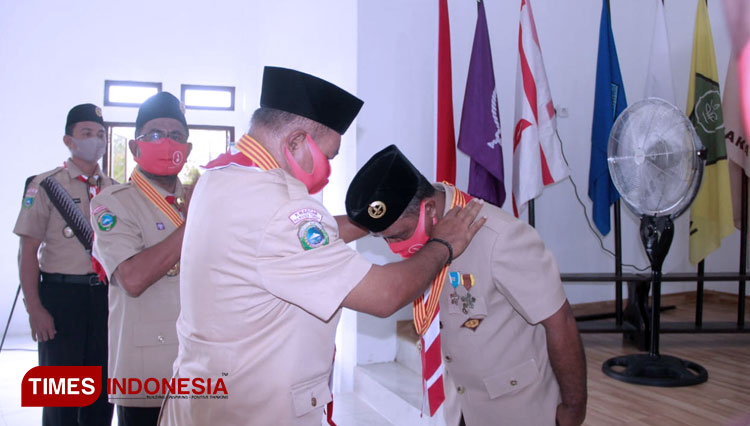 Upacara HUT Pramuka ke-59 sekaligus penganugerahan penghargaan tanda lencana kepada anggota pramuka yang dinilai berjasa. (Foto: Wahyudi Yahya/TIMES Indonesia)