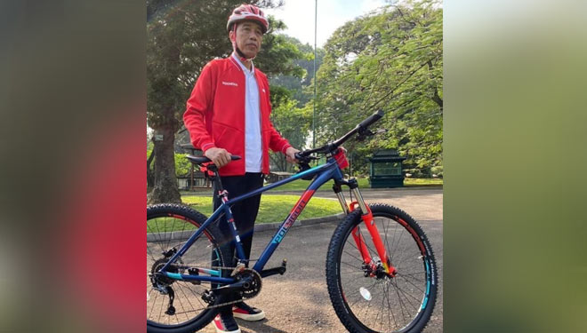 Pakai Sepeda Produk dalam Negeri Presiden Jokowi Berikan 