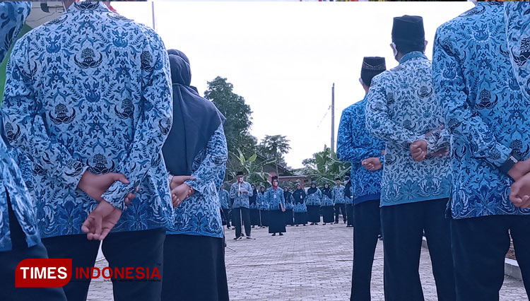 Peserta upacara bendera HUT RI ke 75, UPDT Puskesmas Gandrungmangu I, Cilacap. (Foto: Hermawan Septianto/TIMES Indonesia)