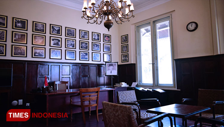 Soekarno’s (The first Indonesian President) office remakes and displayed at The Phoenix Hotel Yogyakarta. (PHOTO: The Phoenix Hotel Yogyakarta for TIMES Indonesia)