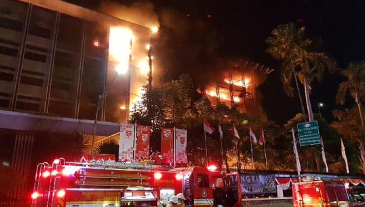 Inilah penampakan gedung Kejaksaan Agung Republik Indonesia saat dilalap api (FOTO: Edi Junaidi Ds/TIMES Indonesia)