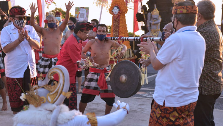 Gubernur-Bali-I-Wayan-Koster-a.jpg