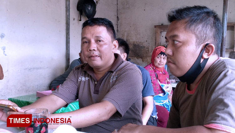 Tri Supriyadi atau biasa disapa Bos Geper usai melakukan peletakan batu pertama pembangunan Sentra Buah Banjarnegara. (FOTO: Muchlas Hamidi/TIMES Indonesia)