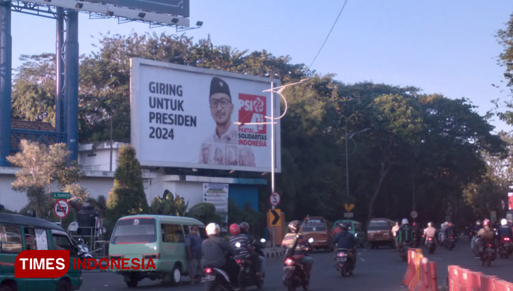 Billboard Giring dibeberapa sudut kota Surabaya. (FOTO: Khusnul Hasana/TIMES Indonesia)