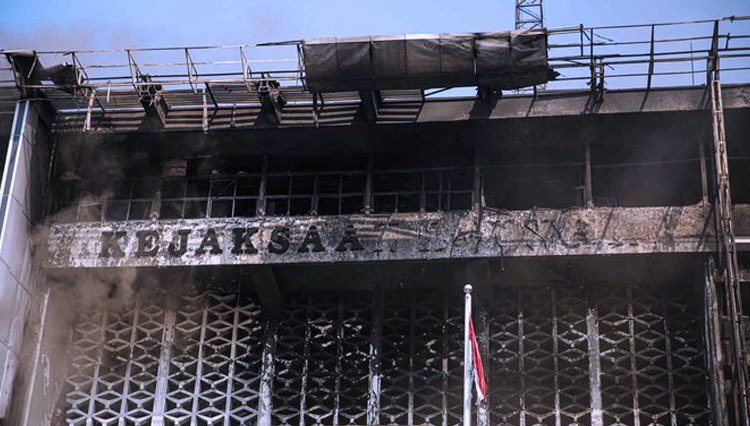 ILUSTRASI - Gedung Kejagung Terbakar. (FOTO: Liputan6.com/Faizal Fanani)