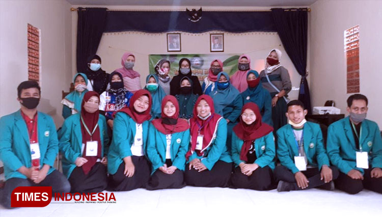Mahasiswa-KKN-dan-Ibu-Ibu-PKK.jpg