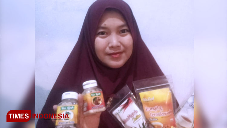 Diana Dwi Wahyuni (42) pemilik usaha Jamu Instan VioLink, Rabu (26/8/2020) (Foto: Mery Cahyani/TIMES Indonesia)