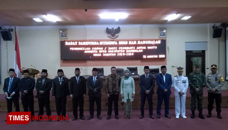 Pelantikan dan pengambilan sumpah dr. Misbahul Wathoniyah b