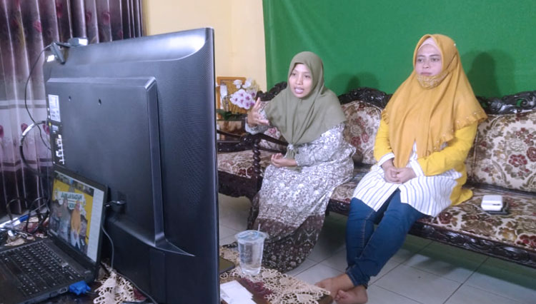 Pengurus mendampingi pelatihan online Ikatan Istri Partai Golkar (IIPG) Jatim, Selasa (1/9/2020). (Foto: Dok. IIPG) 