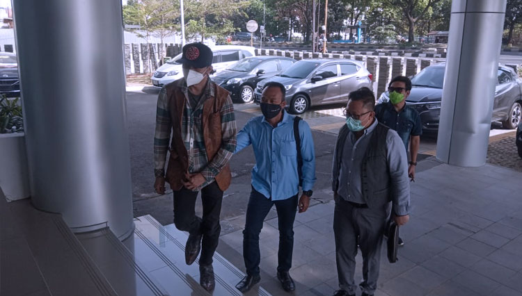 Pemeran Jamal atau Zulfikar dalam sinetron Preman Pensiun menjalani assesment di Kantor BNN Jabar, Selasa (1/9/2020). (FOTO: Arief/TIMES Indonesia)