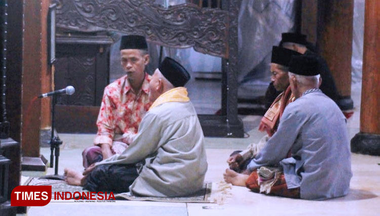 Teks syi'ir Ujud-ujudan Warisan Kyai Ageng Muhammad Besari Tegalsari, Ponorogo. (Foto: Fikri Haikal/TIMES Indonesia)