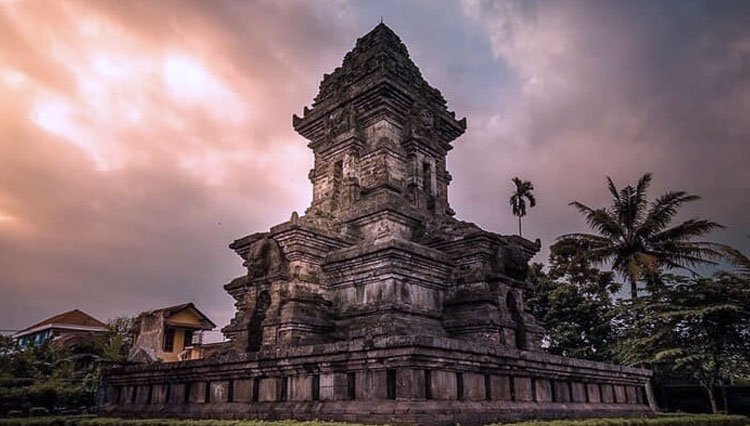 Tracing the Steps of the King of Kertanegara in Singasari Temple