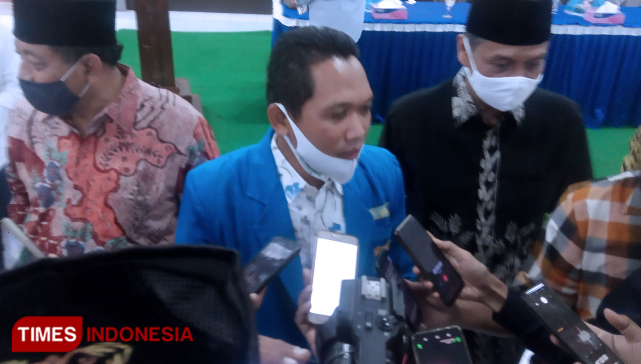 cak thoriq b