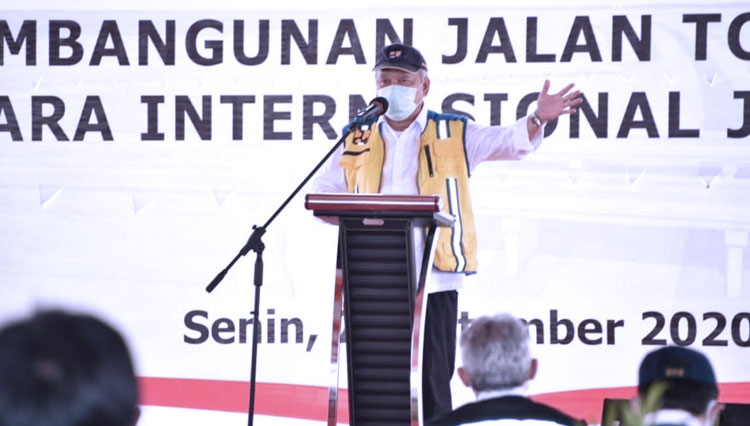 Menteri PUPR RI Basuki Hadi Muljono saat menghadiri Ground Breaking Jalan Tol Akses Bandara Kertajati, Senin (7/9/2020). (FOTO: Biro Komunikasi Publik Kementerian PUPR RI)