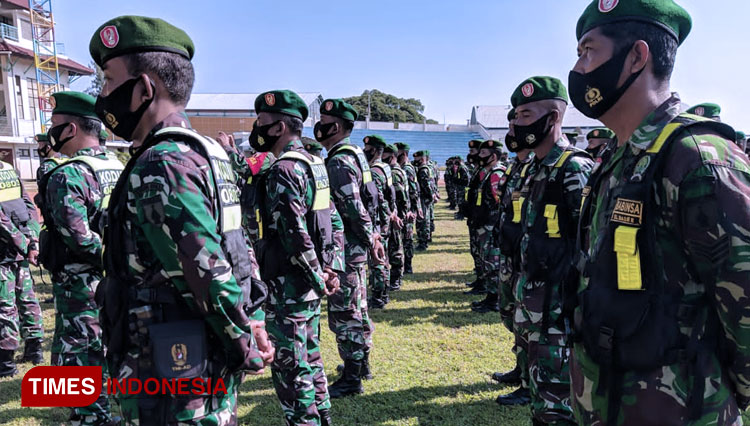 Seribu personel Korem 081/DSJ dan pasukan gabungan mengikuti apel pasukan di Stadion Wilis Kota Madiun. (Foto: Aditya Candra/TIMES Indonesia)