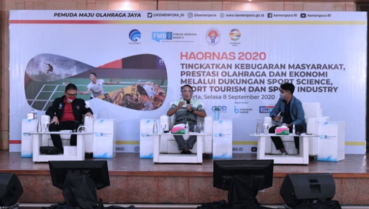 Menteri Pemuda dan Olahraga Republik Indonesia (Menpora RI), Zainudin Amali saat menjadi narasumber dalam acara diskusi bersama Iwan Bule (foto: Dokumen/Kemenpora RI)