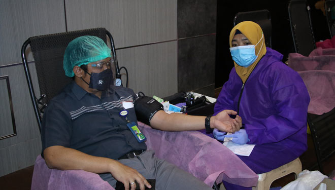  Acara donor darah Pertamina di Gedung Kantor Pertamina MOR V Jagir, Surabaya, Selasa (8/9/2020). (Foto: Dok.Pertamina) 