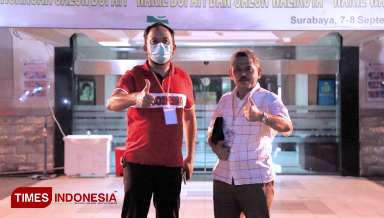 Paslon Bupati dan Wakil Bupati Ponorogo Ipong-Bambang usai menjalani tes kesehatan di RSAL Surabaya. (Foto: Cony/TIMES Indonesia)
