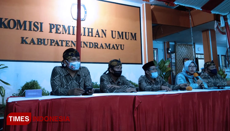 Para komisioner KPU Kabupaten Indramayu. (Foto: Muhamad Jupri/TIMES Indonesia)