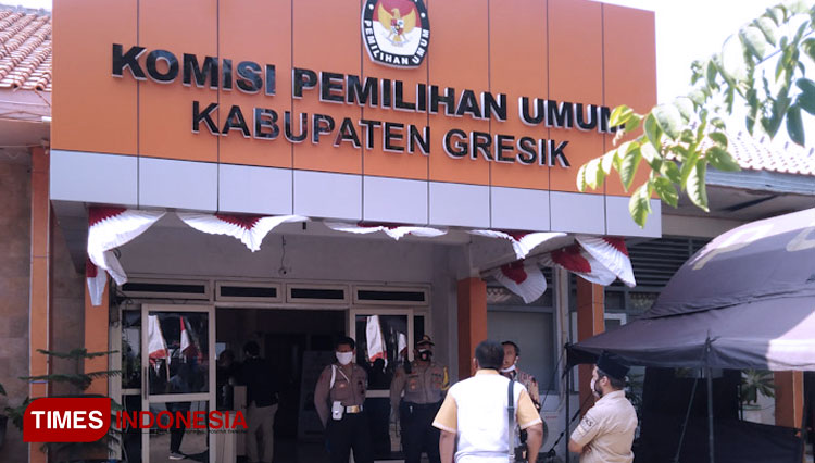 Kantor KPU Gresik (Foto: Akmal/TIMES Indonesia).