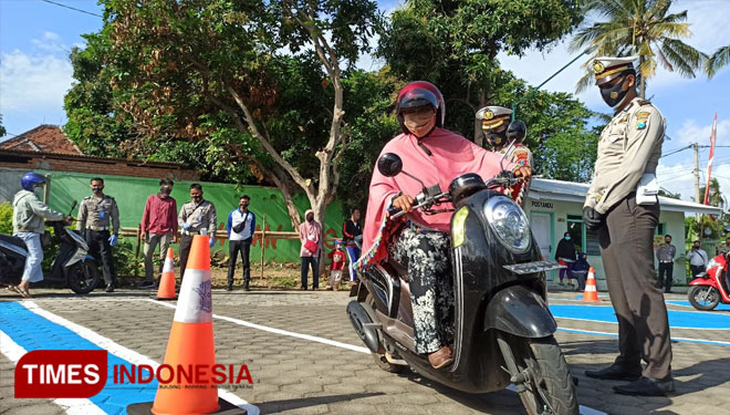 Kegiatan Satlantas Polresta Banyuwangi menjelang HUT Korlantas Polri ke 65. (FOTO: Agung Sedana/ TIMES Indonesia)