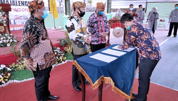 Bupati Majalengka, H Karna Sobahi menghadiri peringatan Hari Koperasi ke-73 Tahun 2020, di Majalengka. (Foto: Diskominfo Majalengka for TIMES Indonesia)