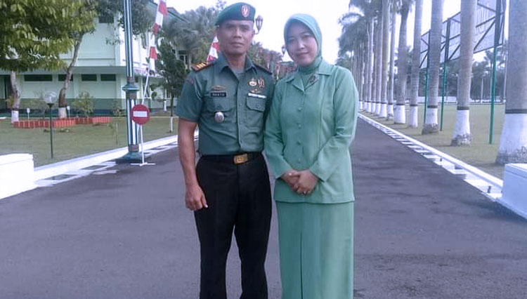 Danramil 05 Batur Kodim 0704 Banjarnegara Kapten Inf Rastro dan istri, Aiptu Eni Parwati SH (FOTO: Pendim for TIMES Indonesia)