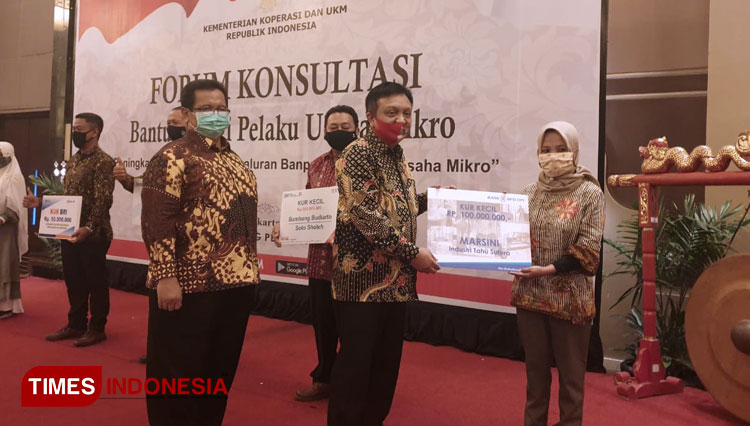 Deputi Bidang Pembiayaan Kementerian Koperasi dan UKM Hanung Harimba Rachman saat menghadiri Forum Konsultasi Penyaluran Bagi Pelaku Usaha Mikro (BPUM) di Yogyakarta, Kamis (10/9/2020). (FOTO: Wiwit/TIMES Indonesia)