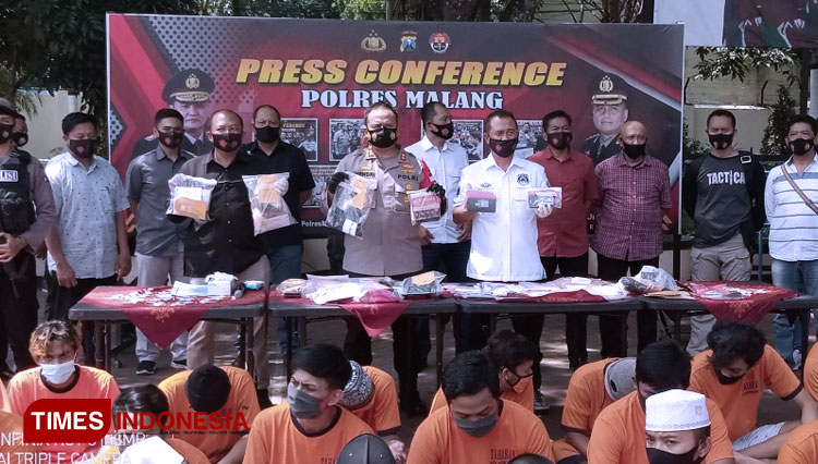 Kapolres Malang AKBP Hendri Umar ketika pers rilis kasus narkotika Operasi Tumpas Semeru 2020. (Foto: Binar Gumilang/TIMES Indonesia)