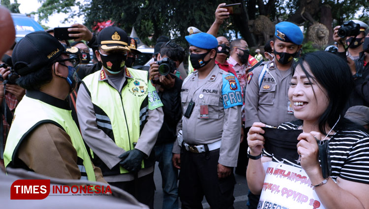 Warga di Kota Malang yang melanggar protokol Covid-19 dikenakan sanksi. (Foto: Naufal Ardiansyah/TIMES Indonesia)