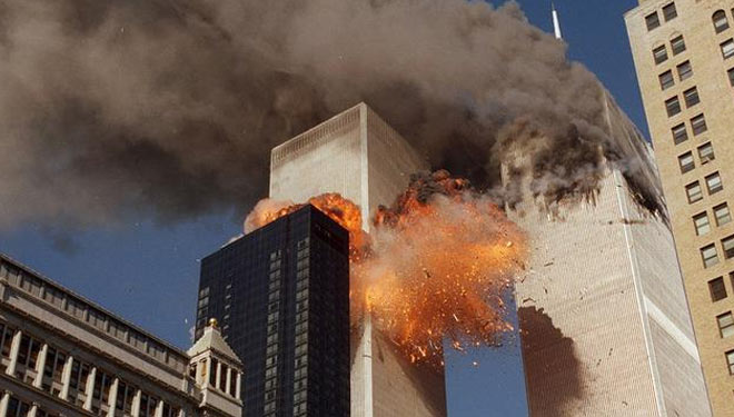 Serangan teroris di World Trade Center, New York, Amerika Serikat pada 9 September 2001 (AP)