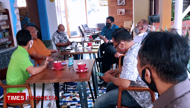 Rombongan TIMES Indonesia Regional Yogyakarta saat rapat koordinasi bersama BPD PHRI DIY di Hotel Ruba Grha Yogyakarta, Jumat (11/9/2020). (Foto: Popita Nilam Sari/TIMES Indonesia)