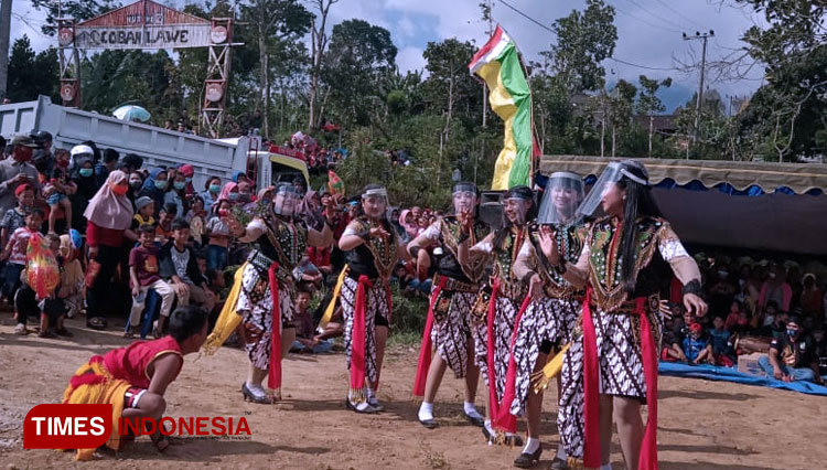 Reog Ponorogo was performed beautifully by Singo Maulana Group at Krisik Field, Pudak, Ponorogo. (Photo: Bani Budi Santoso/TIMES Indonesia)