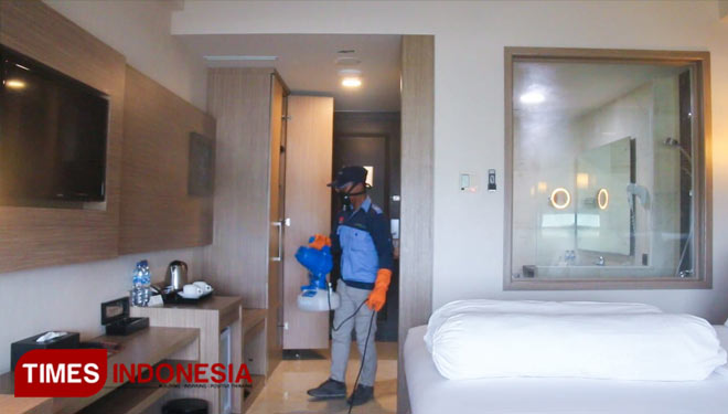 Suasana sterilisasi room dengan penyemprotan disinfektan Cold Fooging (FOTO: PR Indoluxe Hotel Jogjakarta for TIMES Indonesia) 