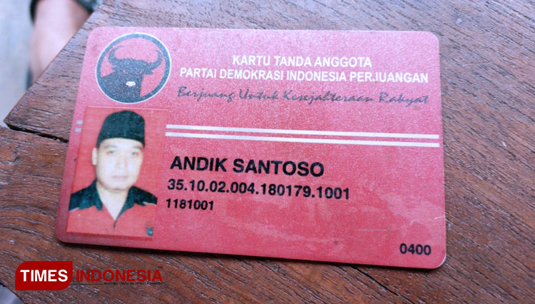Kartu Tanda Anggota PDI Perjuangan milik Andik Santoso, Kades Sambimulyo, Kecamatan Bangorejo, Banyuwangi. (Foto: Andik Santoso for TIMES Indonesia)