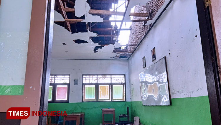 Gedung SMA Negeri 1 Wungu Kabupaten Madiun yang terbakar. (Foto: Aditya Candra/TIMES Indonesia)