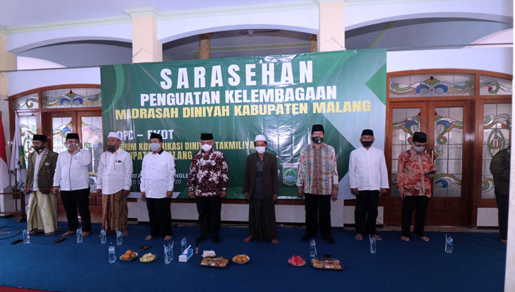 Bupati Malang HM Sanusi saat membuka Sarasehan Penguatan Kelembagaan Madrasah Diniyah. (FOTO: Humas Pemkab Malang)