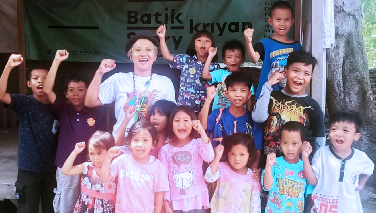 Kegiatan bersama anak-anak dan pelatihan batik kriyan. (Foto: Dokumentasi batik kriyan)