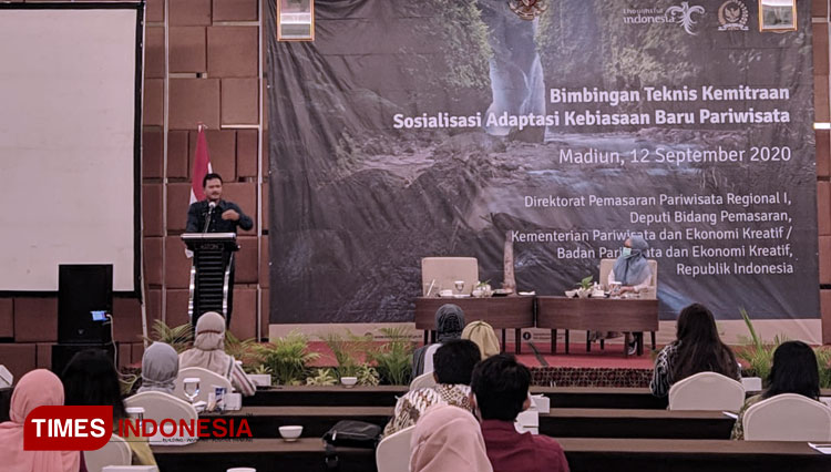 Wali Kota Madiun H. Maidi membuka bimtek bersama Kemenparekraf. (Foto: Aditya Candra/TIMESIndonesia)