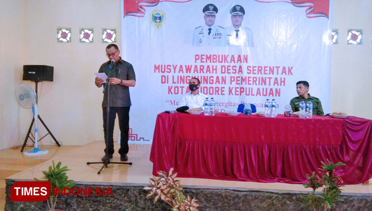 Sambutan Wawali Tikep Muhammad Senen dalam Musdes Serentak di Tidore Kepulauan. (Foto: Iwan Marwan/TIMES Indonesia)