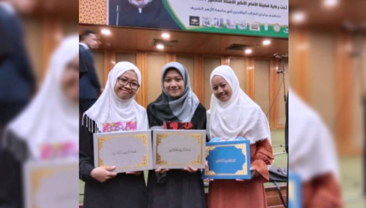 Santri-santri Indonesia yang meraih Prestasi dari Al-Azhar Mesir. (Foto: kemenag.go.id) 