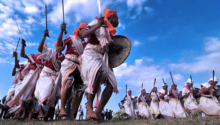 The Kataga dance performed by the local community of Central Sumba, West Nusa Tenggara. (PHOTO: tradisikita.com)