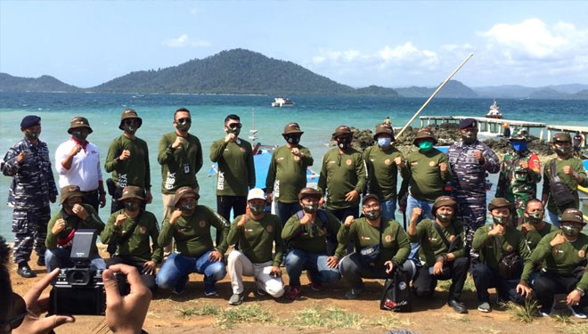 Gerakan BISA di lokasi wisata Desa Batu Menyan, Lampung sebagai upaya menyiapkan obyek wisata alam ini untuk kembali menerima kedatangan wisatawan. (foto: Kemenparekraf RI)