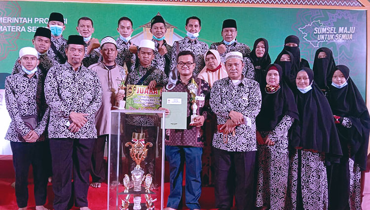 Dua wakil Kafilah MTQ Pagaralam berhasil keluar sebagai Juara, pada ajang MTQ Terbatas ke-XXIX Tingkat Provinsi Sumsel tahun 2020 di Kota Palembang. (FOTO: Dok. Pemprov Sumsel)