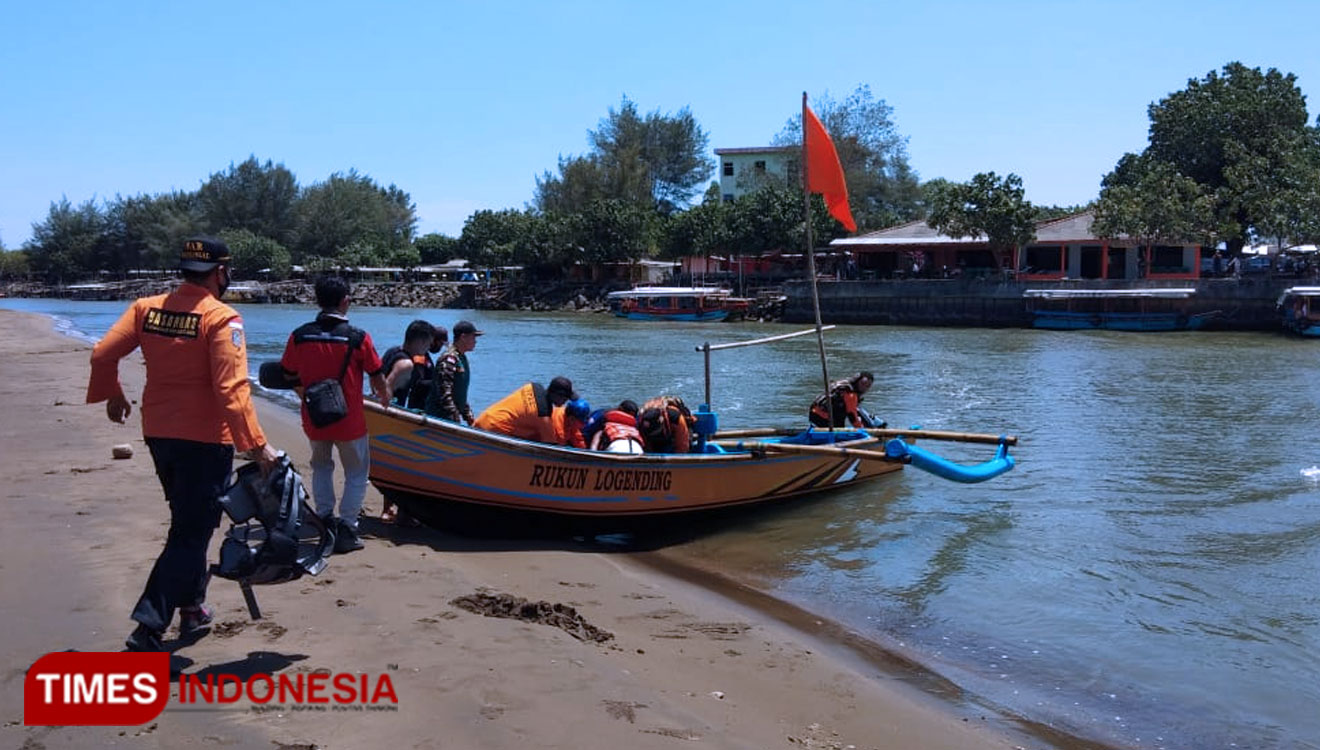 Seorang nelayan dikabarkan tenggelam di pantai yang sangat populer di Kecamatan Ayah, Kabupaten Kebumen, Jawa Tengah, itu. (Foto: Humas SAR Cilacap for TIMES Indonesia)