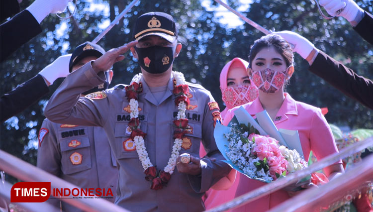 Rangkaian farewell parade Kapolres Madiun di halaman Mapolres Madiun. (Foto: Aditya Candra/TIMESIndonesia)