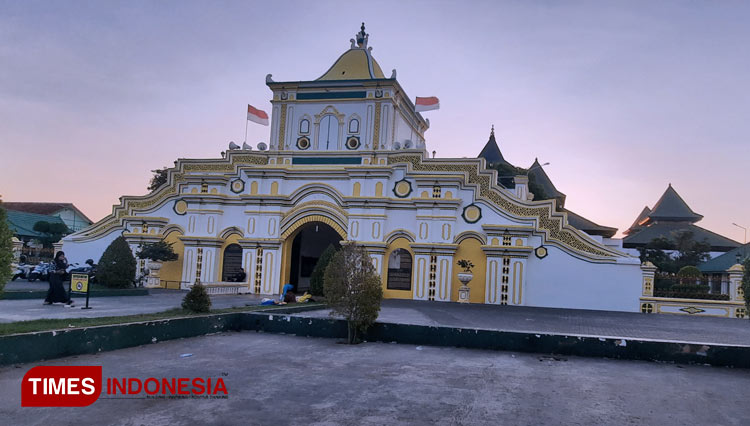 Masjid Jami' Sumenep, Salah Satu Destinasi Wisata Religi Andalan Kabupaten Sumenep. (Foto: Ach. Qusyairi Nurullah/TIMES Indonesia)
