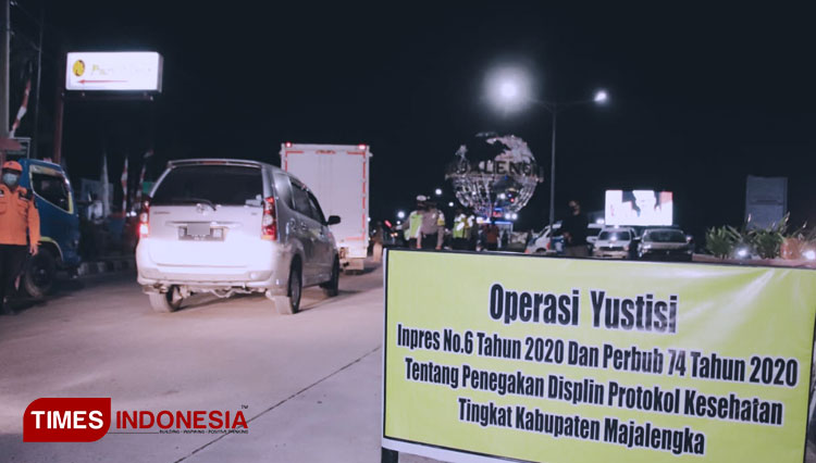 Petugas gabungan di Majalengka menggelar operasi yustisi di sejumlah ruas jalan di wilayah Kabupaten Majalengka. (Foto: Jaja Sumarja/TIMES Indonesia)