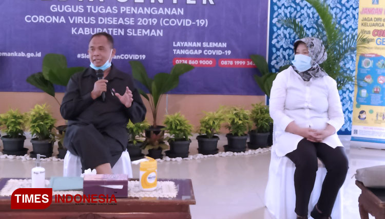 Sekretaris Daerah Kabupaten Sleman, Hardo Kiswoyo ketika memberikan keterangan pers tentang penundaan acara Slema Temple Run. (Foto: Pramesti Mutiara/TIMES Indonesia)