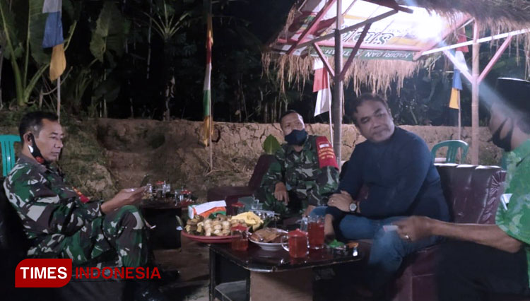 Ketua DPRD Banjarnegara Ismawan Setya Handoko SE saat hadiri syukuran setahun Pasar Caplek Bandingan Kecamatan Bawang. (FOTO: Muchlas Hamidi/TIMES Indonesia)